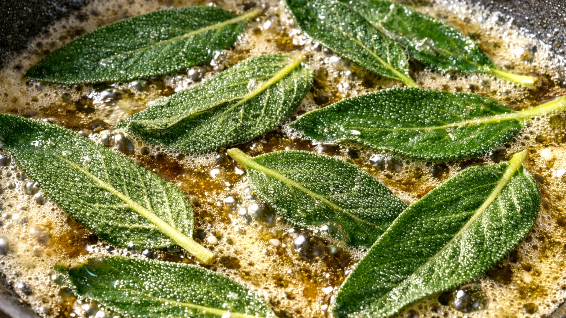 Come evitare gli errori più comuni quando si cucina con la salvia in casa e ottenere il massimo aroma senza bruciarla o renderla amara"